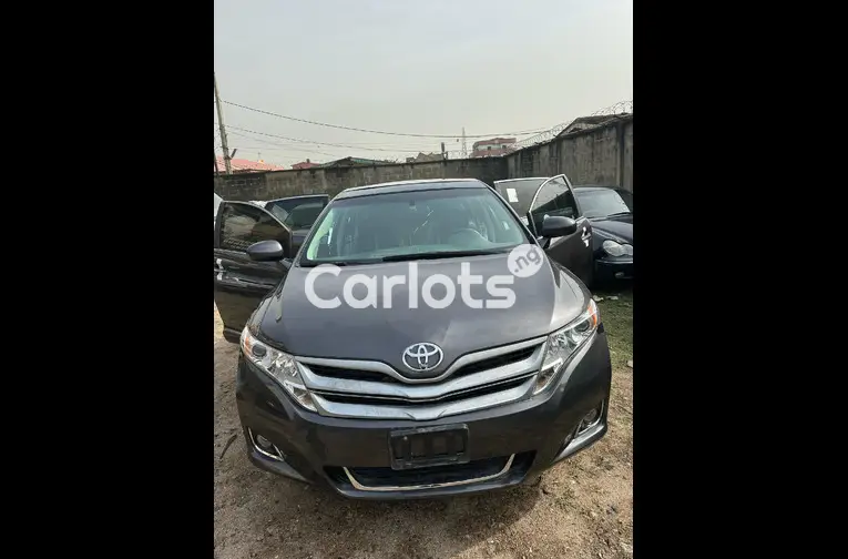 Pre-owned 2012 Toyota Venza AWD