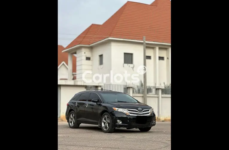 Nigerian Used 2010 KEYLESS TOYOTA VENZA for sale in Abuja, FCT - thumbnail 2