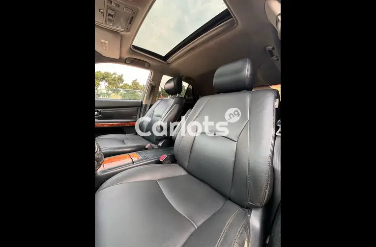Nigerian Used SUPER CLEAN 2008 LEXUS RX350 for sale in Abuja, FCT - thumbnail 4