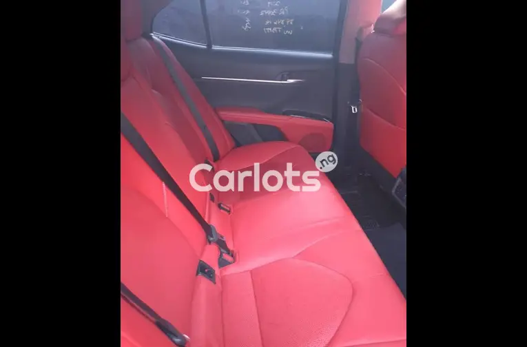 2019 Toyota Camry XSE (2.5L 4cyl 8A) Gray - 2/5