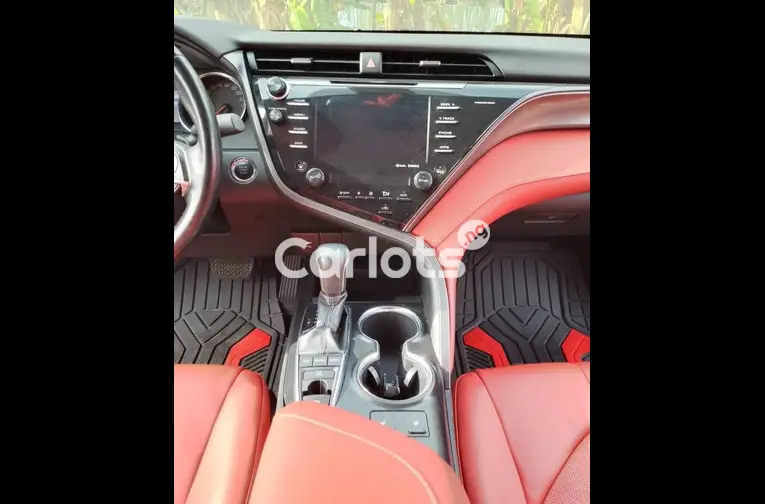 2019 Toyota Camry XSE (2.5L 4cyl 8A) Gray - 3/5