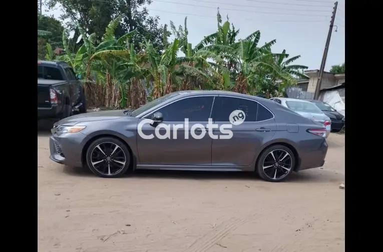 2019 Toyota Camry XSE (2.5L 4cyl 8A) Gray - 4/5