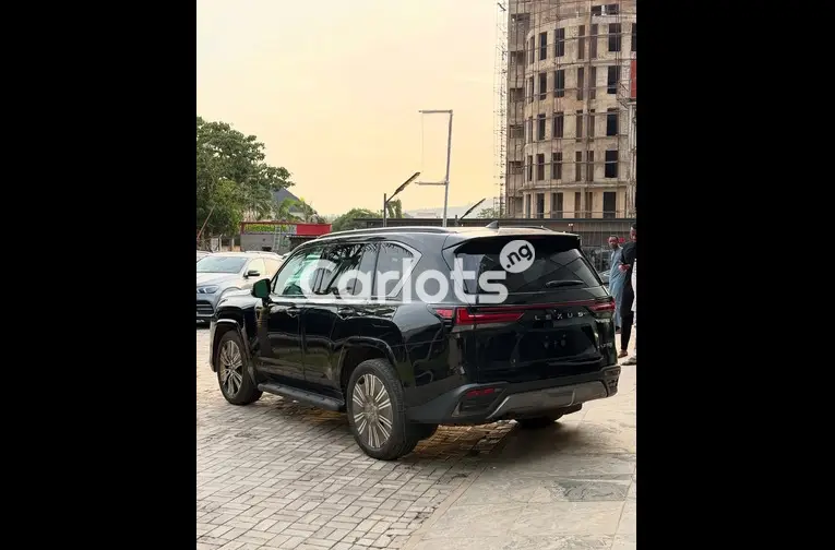 BRAND NEW 2023 LEXUS LX600 for sale in Abuja, FCT - thumbnail 5