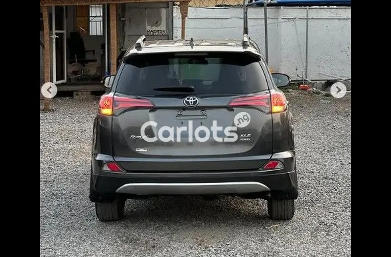 2018 Toyota RAV4 XLE - 5/5