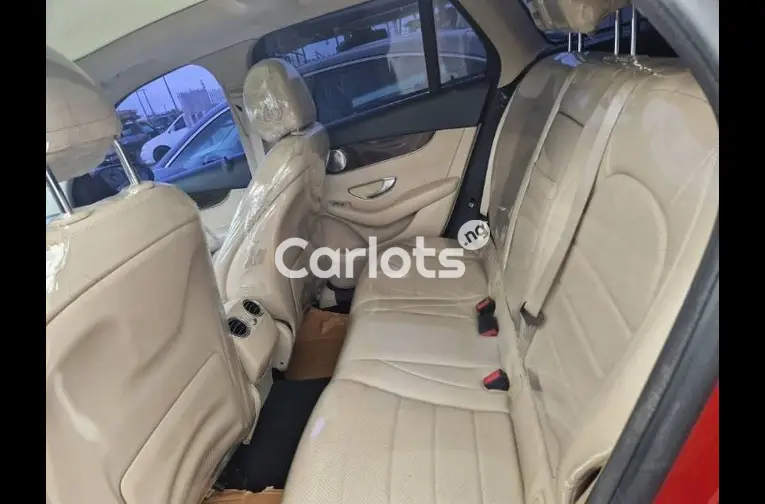 Foreign-used 2016 Mercedes-Benz GLC 300 - 3/5