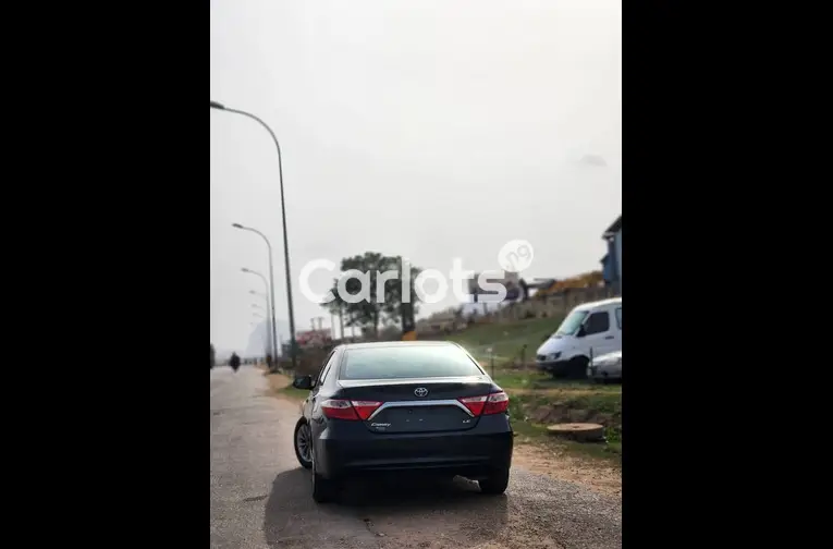 2016 Toyota Camry LE - 5/5