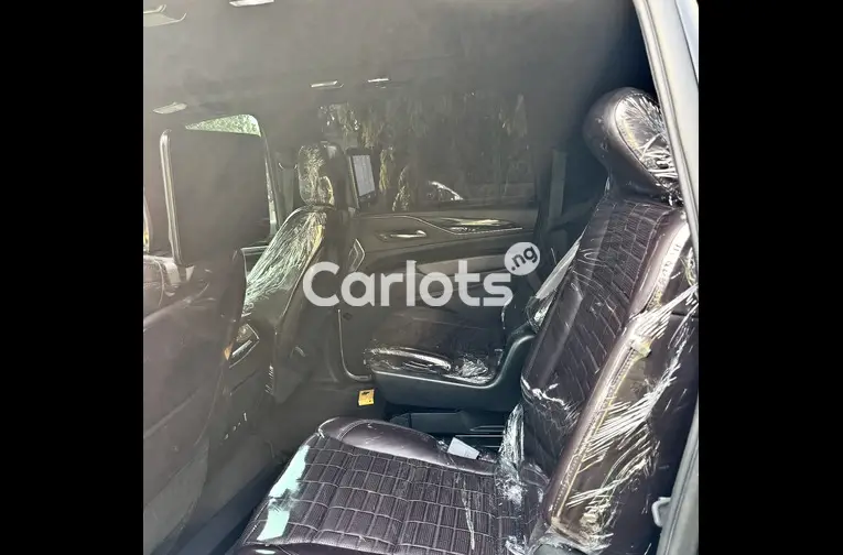FOREIGN USED 2022 CADILLAC ESCALADE for sale in Abuja - photo 4 of 5