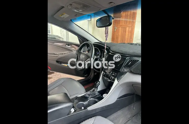 Nigerian Used Pre-Owned 2012 Hyundai Sonata Limited Edition for sale in Ajah, Lagos - photo 2 of 5