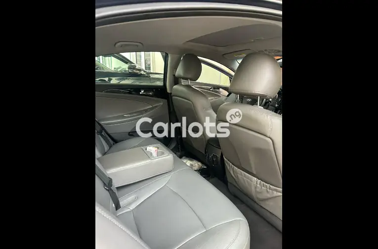 Nigerian Used Pre-Owned 2012 Hyundai Sonata Limited Edition for sale in Ajah, Lagos - thumbnail 3