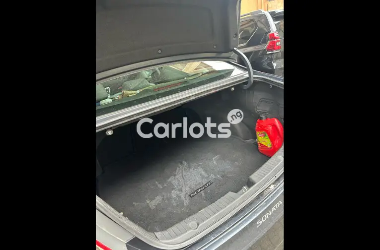 Nigerian Used Pre-Owned 2012 Hyundai Sonata Limited Edition for sale in Ajah, Lagos - photo 4 of 5