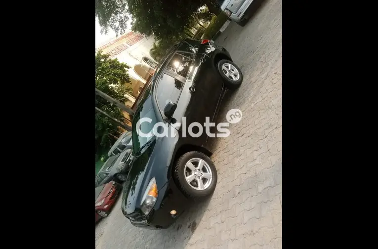 Clean 2008 Toyota RAV4 With THUMBSTART And DVD - 4/5