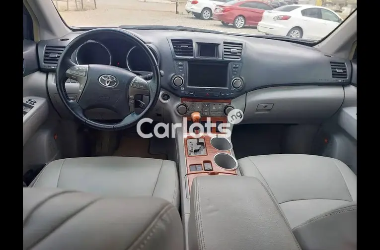 2013 UPGRADED KEYLESS TOYOTA HIGHLANDER for sale in Abuja, FCT - photo 3 of 5