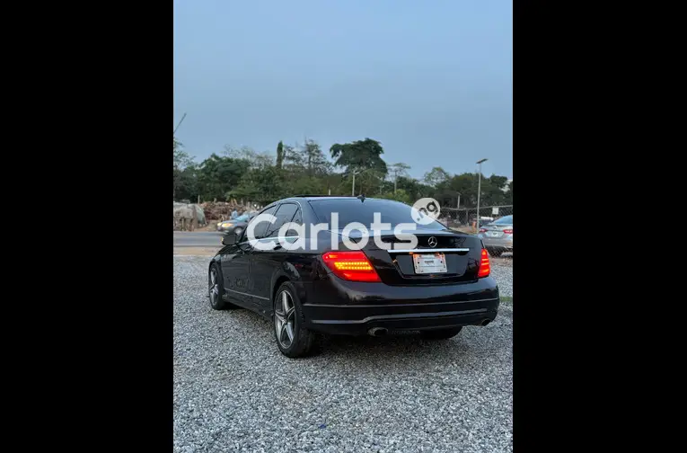 2011 MERCEDES BENZ C300 for sale in Abuja, FCT - thumbnail 4