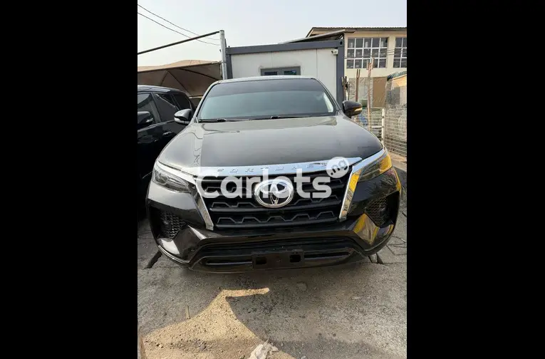 Foreign Used 2016 TOYOTA FORTUNER for sale in Abuja, FCT - photo 2 of 5