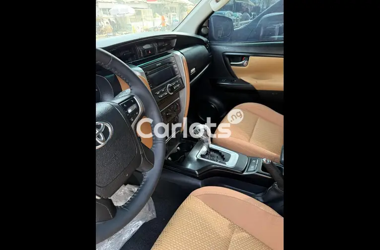 Foreign Used 2016 TOYOTA FORTUNER for sale in Abuja, FCT - photo 3 of 5