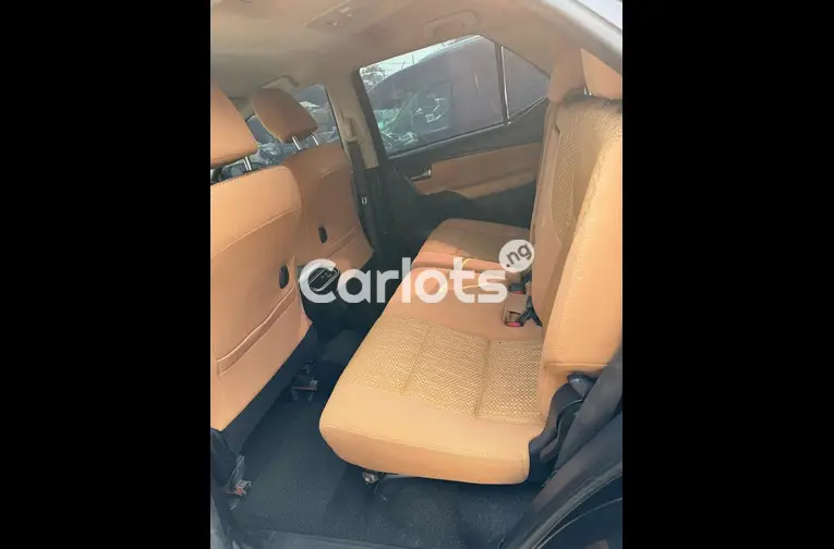 Foreign Used 2016 TOYOTA FORTUNER for sale in Abuja, FCT - photo 4 of 5