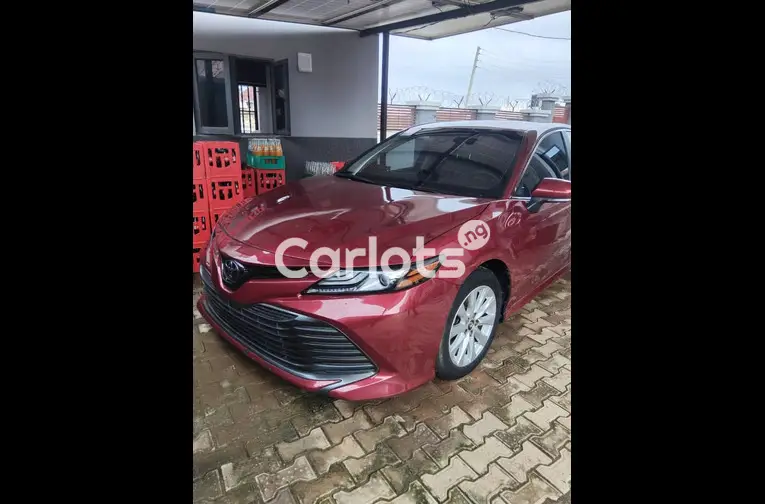 Nigerian Used 2020 Toyota Camry LE for sale in Abuja, FCT - photo 1 of 5