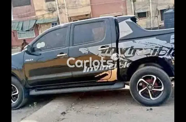 Registered 2010 Toyota Hilux upgraded to 2015 - 4/5
