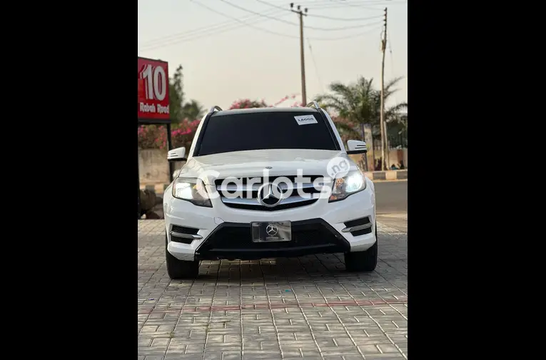 2013 MERCEDES BENZ GLK350 for sale in Abuja, FCT - thumbnail 2