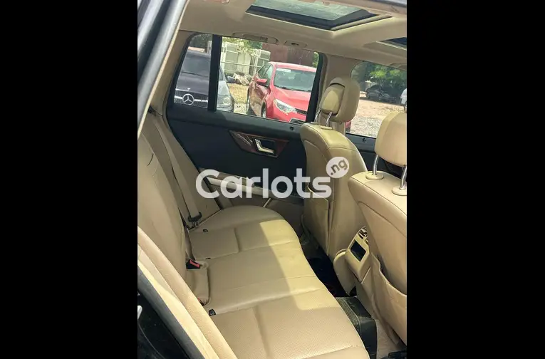 2014 UPGRADED MERCEDES BENZ GLK350 for sale in Abuja, FCT - thumbnail 4