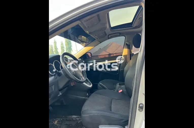 Nigerian Used 2009 PONTIAC VIBE for sale in Abuja - photo 3 of 5