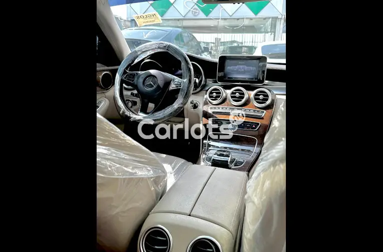 2015 Mercedes Benz C300 4matic - 2/5