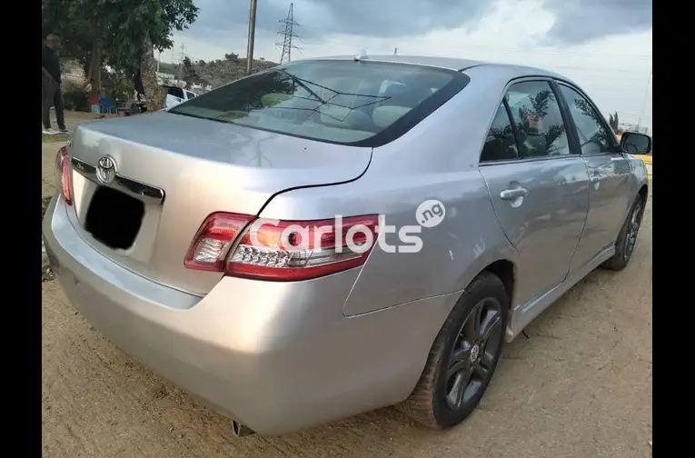 Nigerian Used 2011 UPGRADED TOYOTA CAMRY LE for sale in Abuja, FCT - thumbnail 5