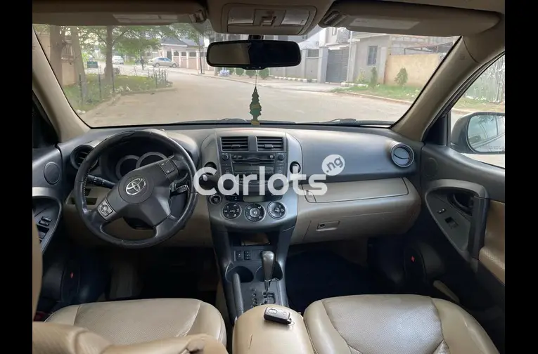 2010 TOYOTA RAV4 for sale in Abuja, FCT - thumbnail 3