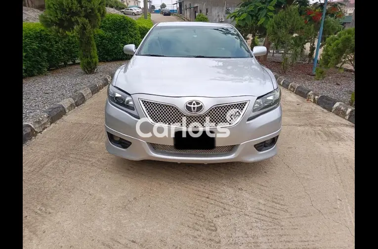 2011 UPGRADED TOYOTA CAMRY SE for sale in Abuja