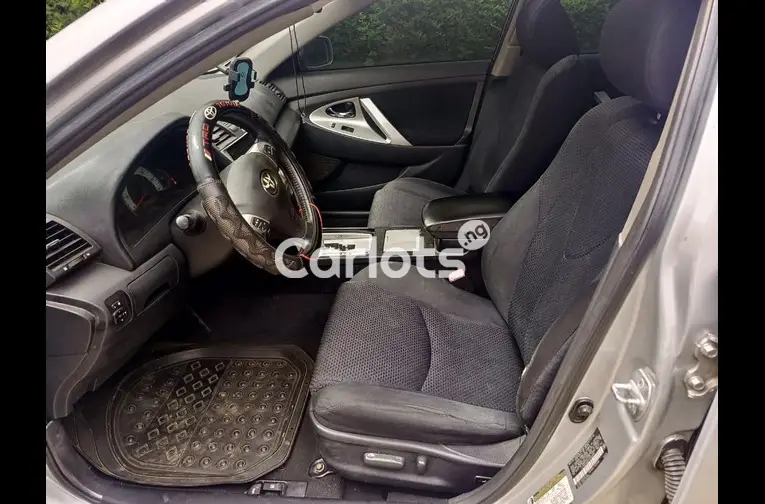 2011 UPGRADED TOYOTA CAMRY SE - 3/5