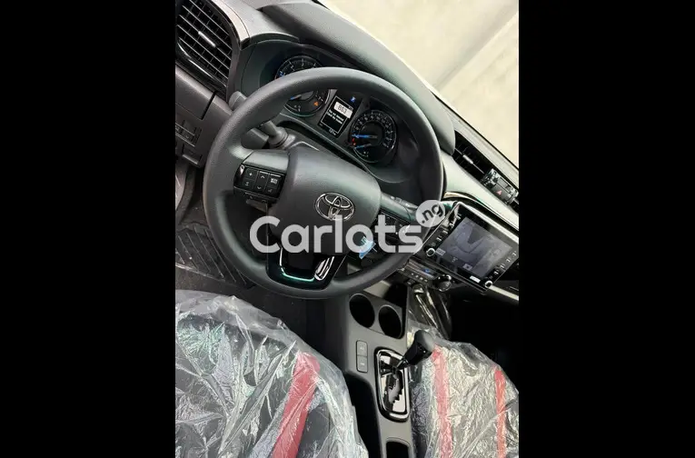 BRAND NEW 2025 TOYOTA HILUX ADVENTURE for sale in Lagos, Lagos - photo 2 of 5