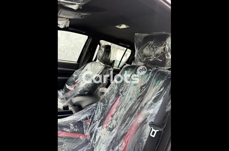 BRAND NEW 2025 TOYOTA HILUX ADVENTURE for sale in Lagos, Lagos - thumbnail 3