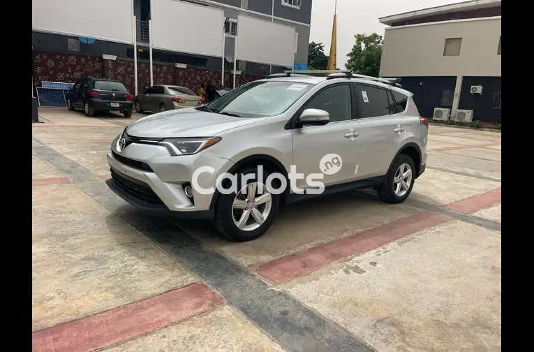FOREIGN USED 2018 UPGRADED TOYOTA RAV4 XLE for sale in Kaduna