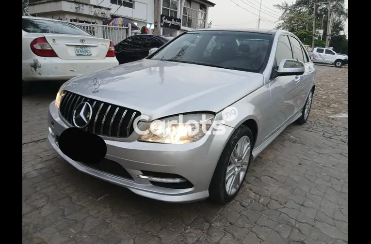 Nigerian Used 2008 MERCEDES BENZ C350 for sale in Abuja, FCT - thumbnail 2