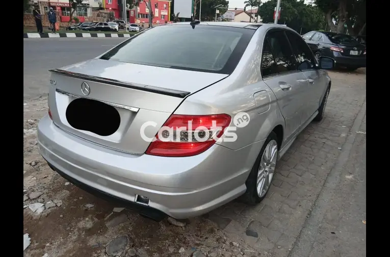 Nigerian Used 2008 MERCEDES BENZ C350 for sale in Abuja, FCT - photo 4 of 5