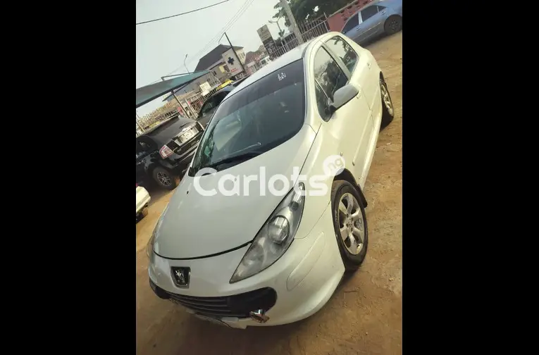 Nigerian Used 2005 Peugeot 307 Manual With Android Screen for sale in Igando, Lagos - thumbnail 1