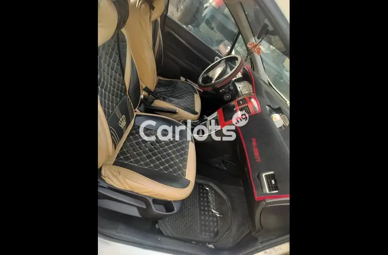 Nigerian Used 2005 Peugeot 307 Manual With Android Screen for sale in Igando, Lagos - photo 2 of 5