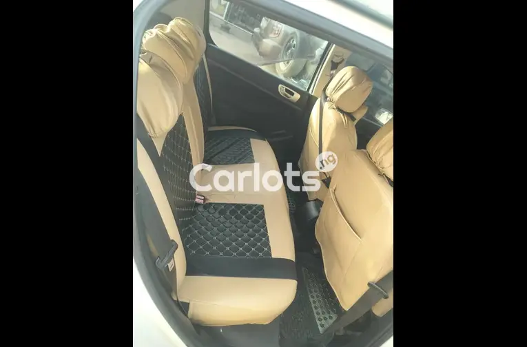 Nigerian Used 2005 Peugeot 307 Manual With Android Screen for sale in Igando, Lagos - photo 3 of 5
