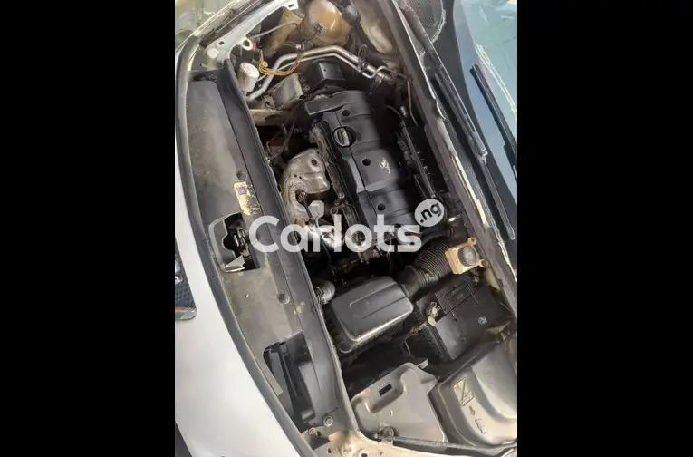 Nigerian Used 2005 Peugeot 307 Manual With Android Screen for sale in Igando, Lagos - photo 4 of 5