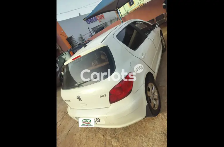 Nigerian Used 2005 Peugeot 307 Manual With Android Screen for sale in Igando, Lagos - photo 5 of 5