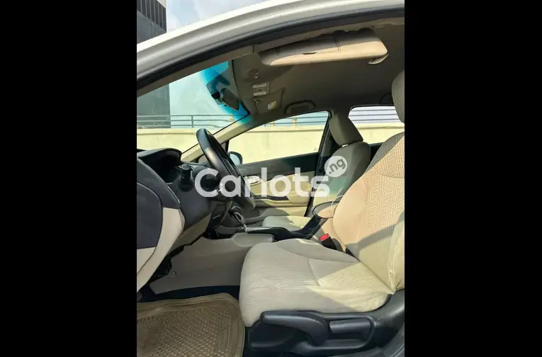 Nigerian Used 2014 HONDA CIVIC for sale in Abuja, FCT - photo 3 of 5