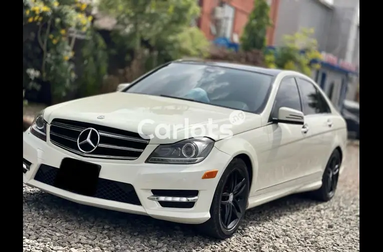 2013 MERCEDES BENZ C300