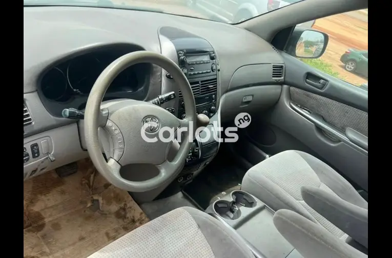 FOREIGN USED 2008 TOYOTA SIENNA LE for sale in Abuja, FCT - thumbnail 3
