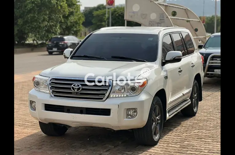 2015 TOYOTA LAND CRUISER V6