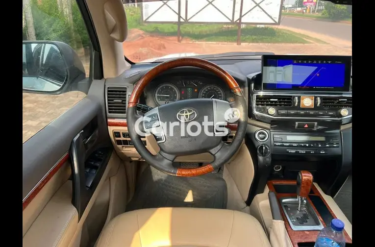 Nigerian Used 2015 TOYOTA LAND CRUISER V6 for sale in Abuja, FCT - thumbnail 2
