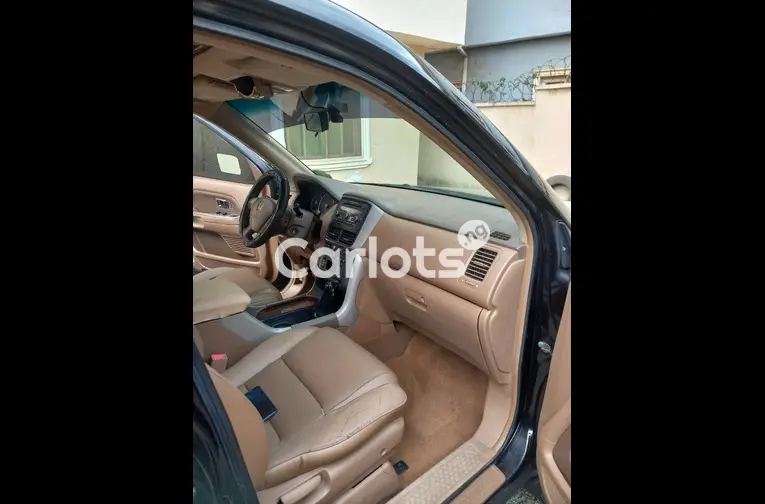 Nigerian Used Clean 2007 Honda Pilot for sale in Lagos - thumbnail 2