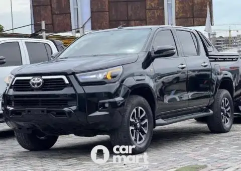 Tokunbo 2017 Toyota Hilux - 1/5