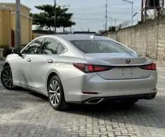 2019 LEXUS ES350 SEDAN Premium. - 5