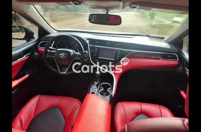 Nigerian Used 2018 TOYOTA CAMRY XSE for sale in Abuja, FCT - photo 3 of 5