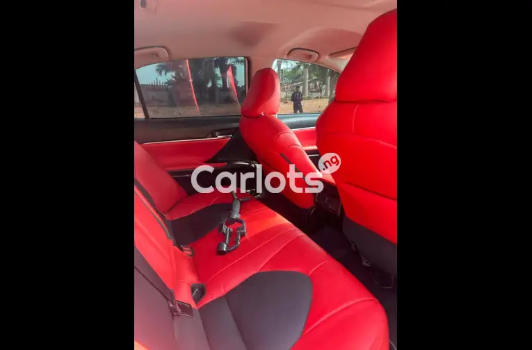 Nigerian Used 2018 TOYOTA CAMRY XSE for sale in Abuja, FCT - thumbnail 4